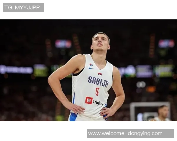 约维奇半场表现亮眼6投3中罚球全中贡献10分外加3篮板2助攻1盖帽